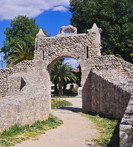 Land Gate